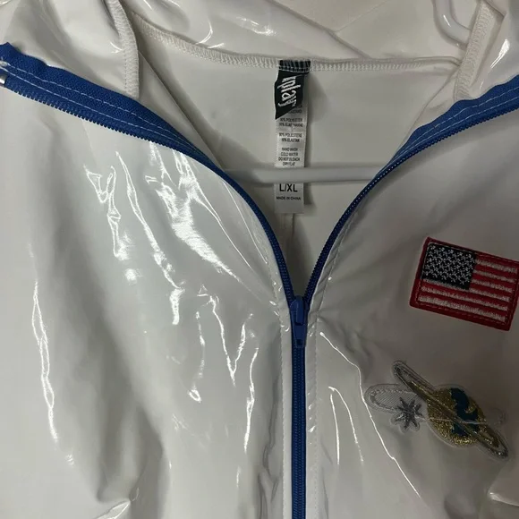 Forplay White and Silver Futuristic Women's costume - Picture 11 of 14